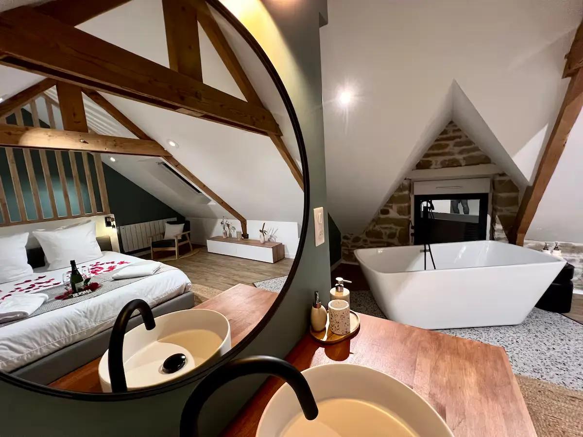 Chambre vue Salle de Bain - Le Nid KalyÔpée - Kastell Ô fil de l’eau