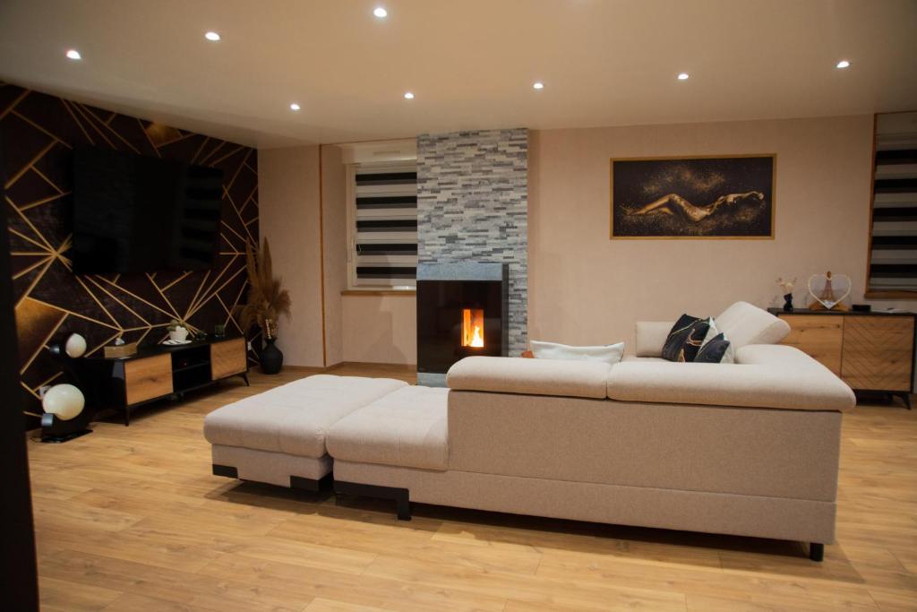 Salon avec Poêle - La Secrète Room