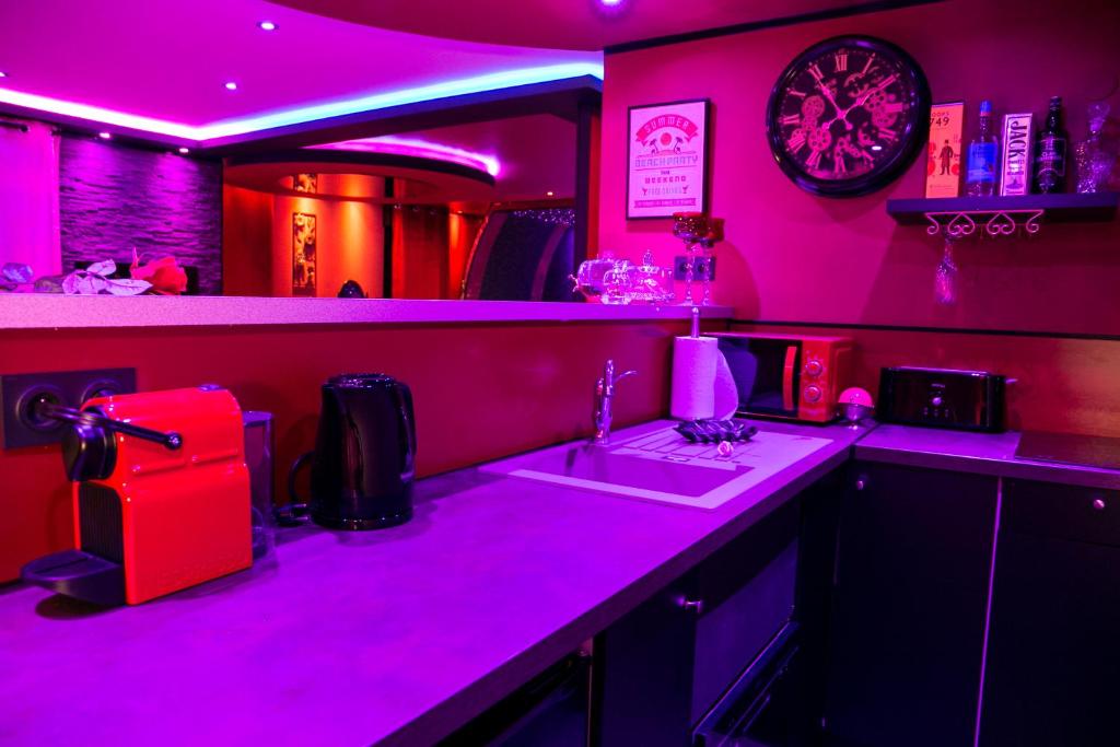 Bar & Cuisine - Suite Luxueuse - L'Insolite