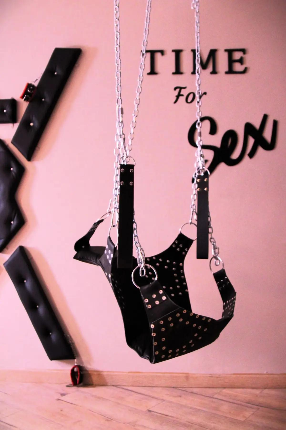 Balançoire Sexuelle & Croix de Saint André - Enjoy Love Room