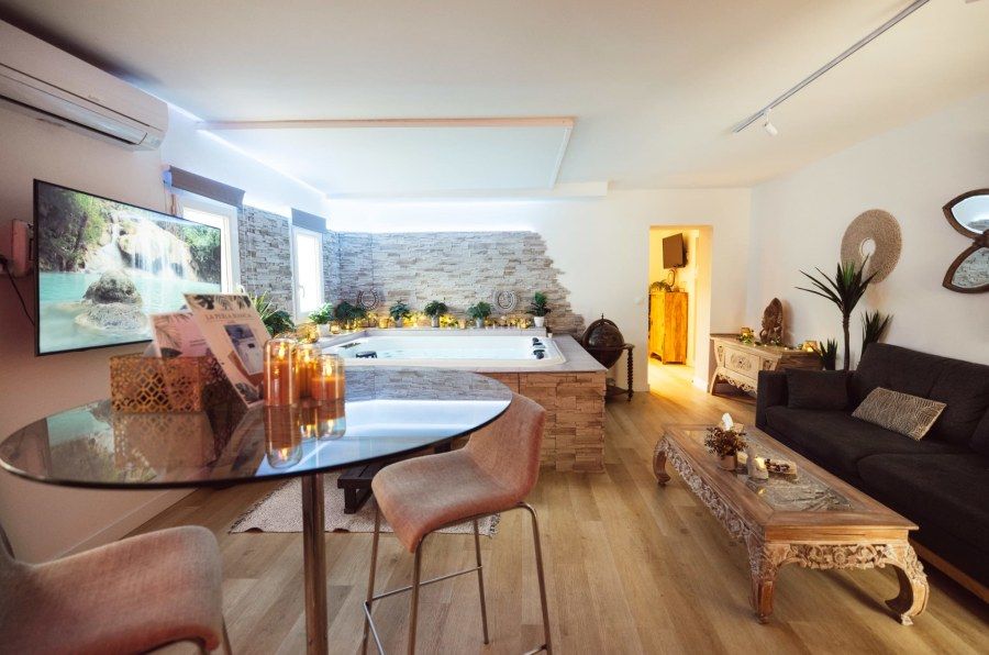 Salon & Jacuzzi - La Perla Bianca