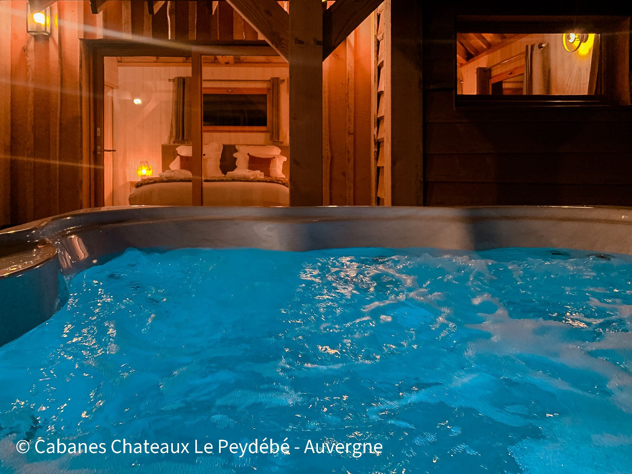 Jacuzzi Privatif - Cabanes Châteaux Peydébé & Spa