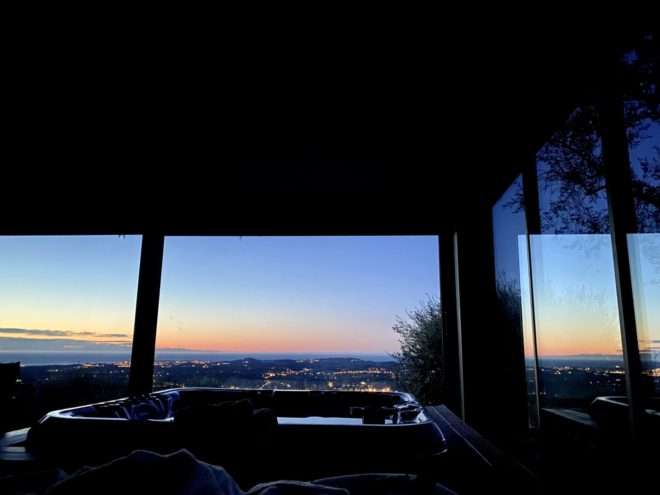 Vue panoramique nuit - La Suite Bien-Être - Mas des Oliviers