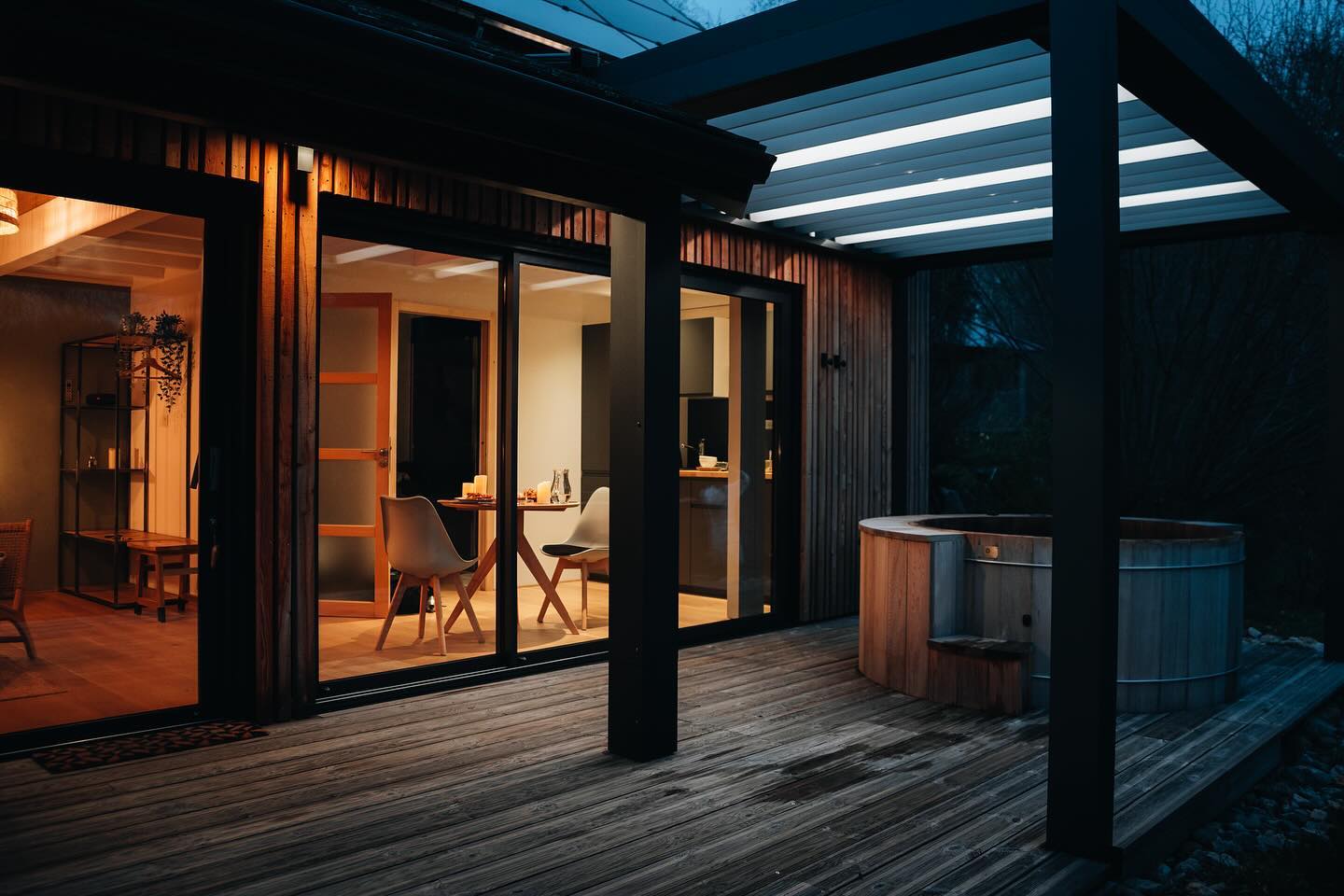 Terrasse - Lodge Spa Privatif & Pergola bioclimatique - Ecrin d'Auvergne