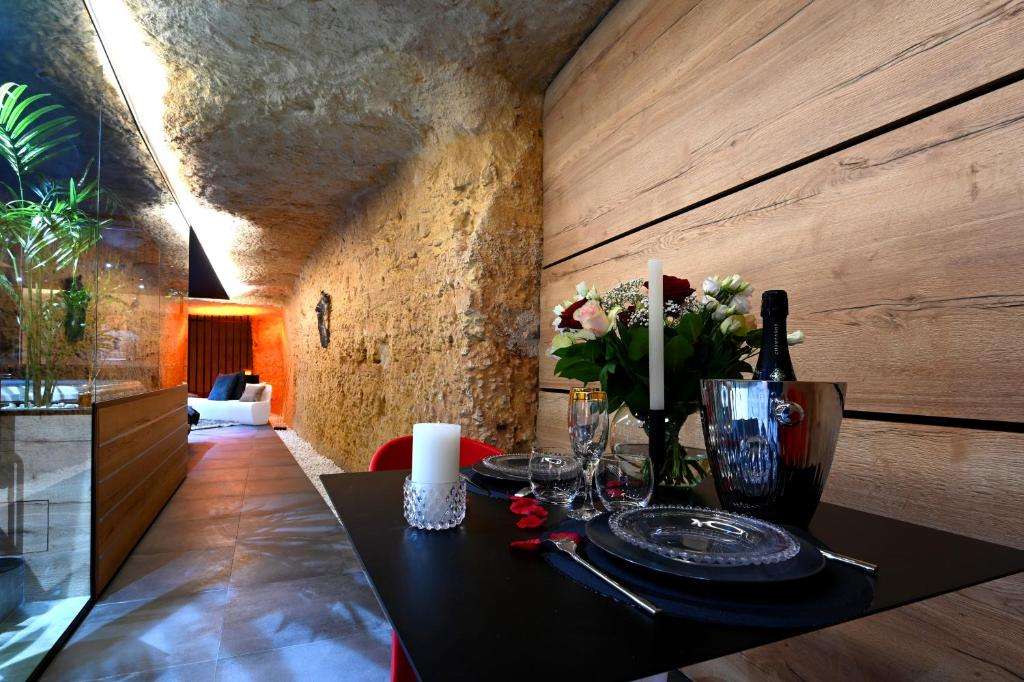 Coin Repas - Salon - Omira Tours