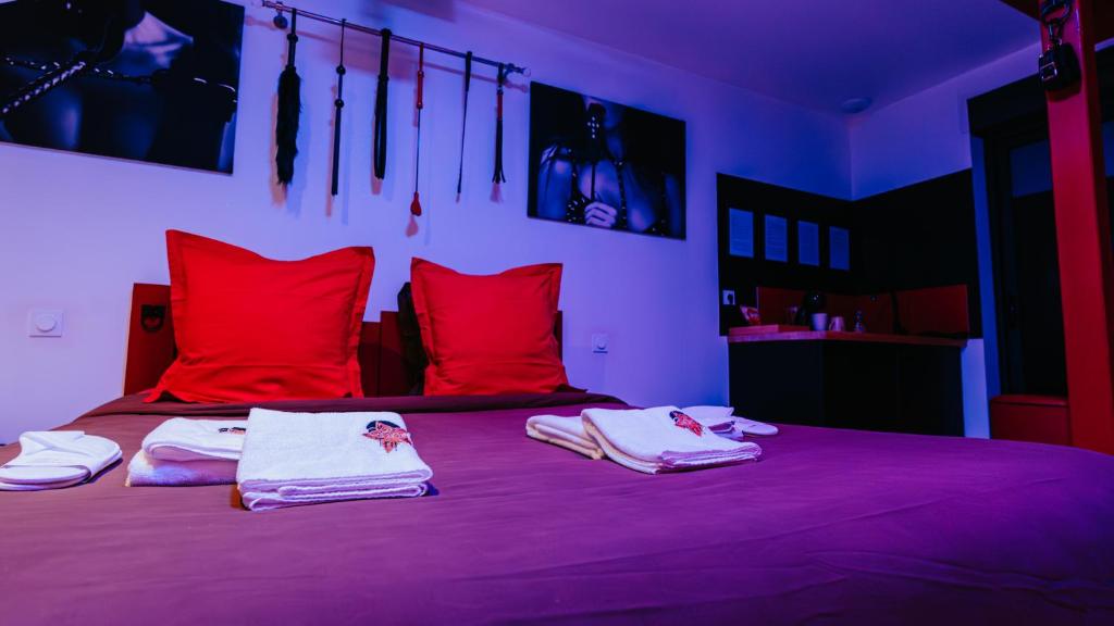 Lit - Chambre 50 Nuances de Grey - Very Good Trip