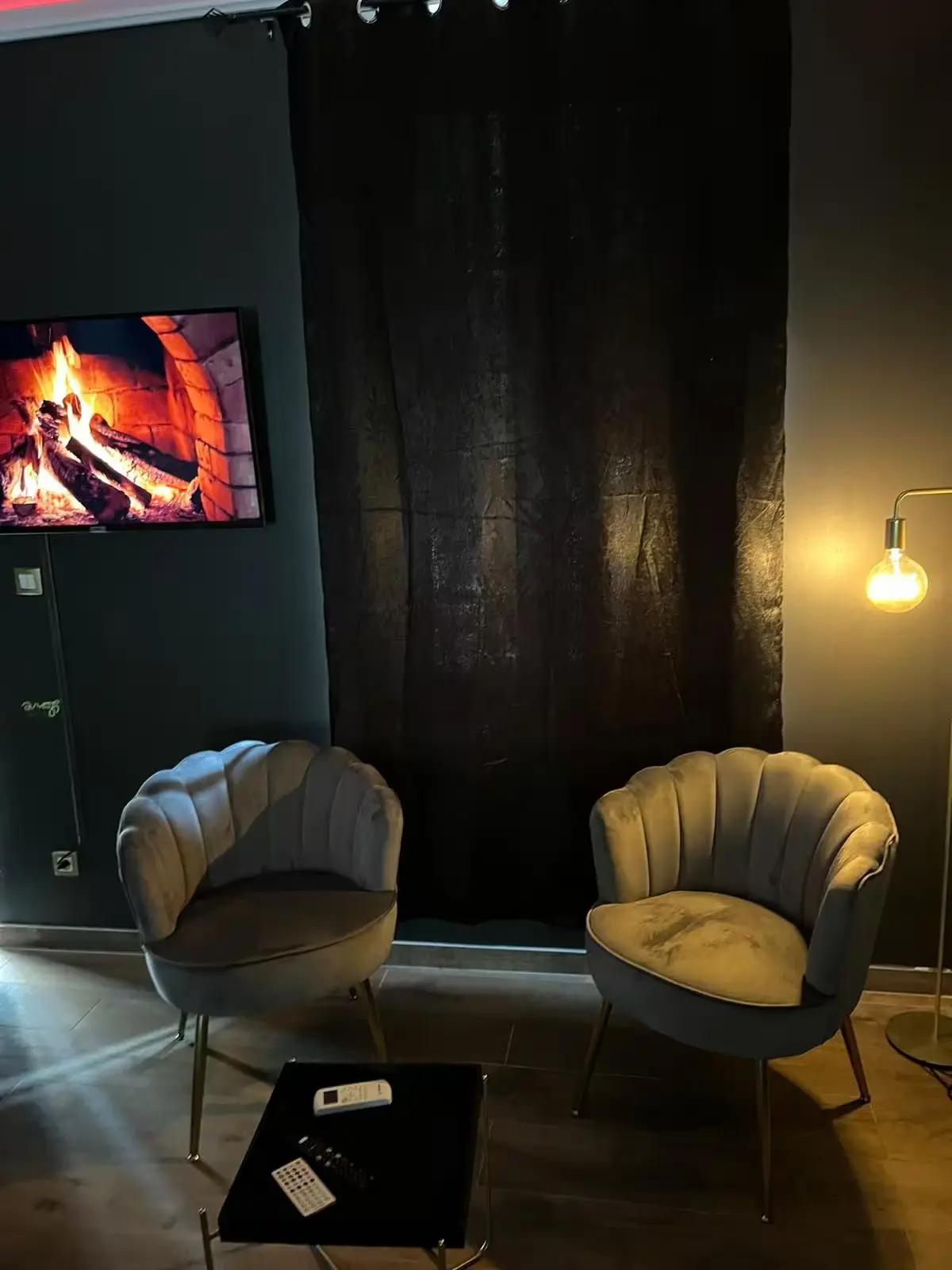 Salon - Suite 50 Nuances - L'Everest Rooms