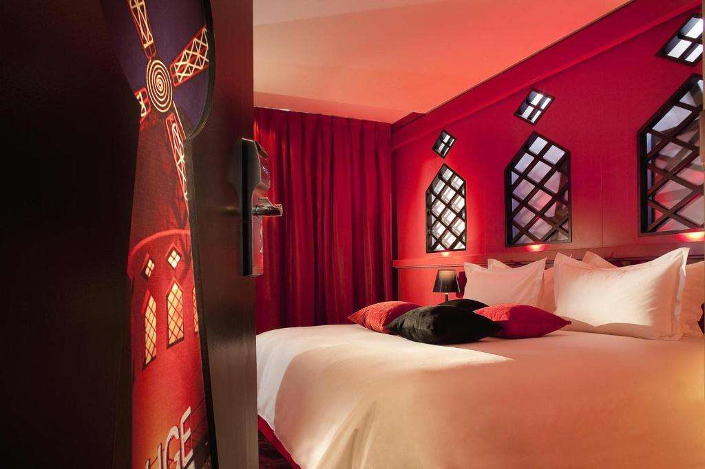 Lit XXL - Chambre Moulin Rouge - Secret de Paris Hotel & Spa****