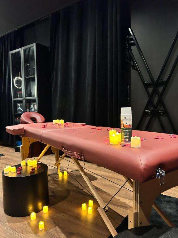 Table de Massage & Croix de St André - Black Room
