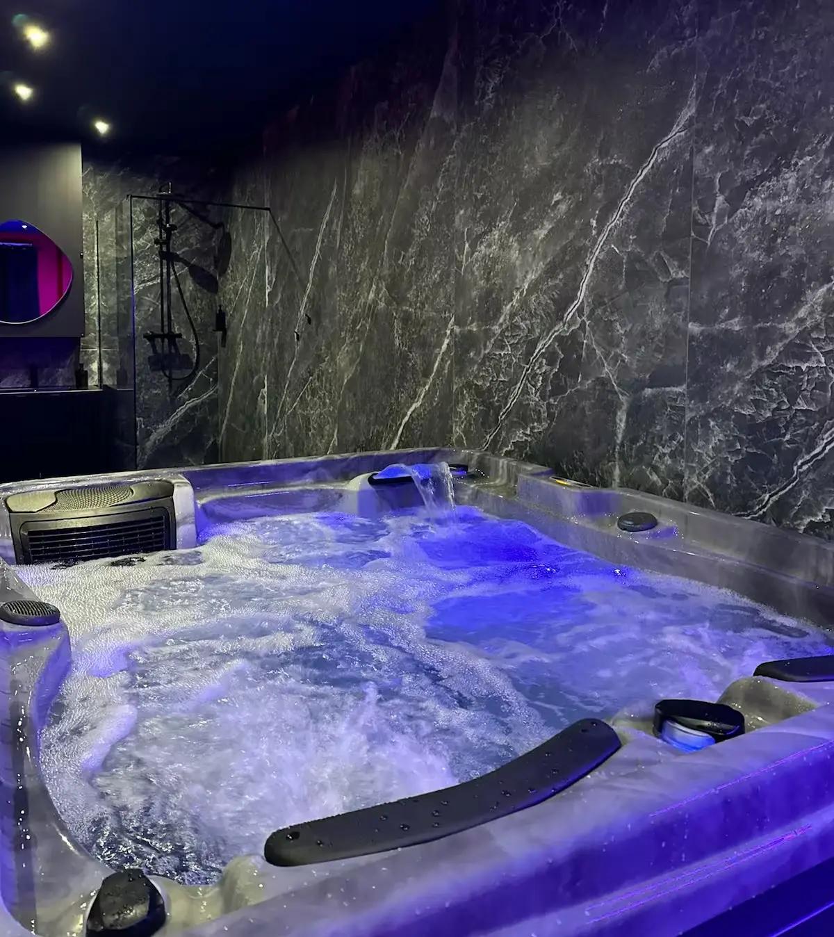 Jacuzzi - 50 Nuances de Plaisir