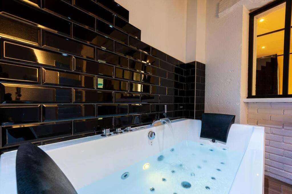 Salle de Bain - Baignoire Banéo - Le Baldaquin - La Bayeuzen