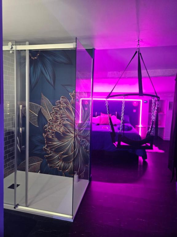 Le Palais Secret 66 à Saint-Féliu-d'Avall - Chambre romantique pour couple