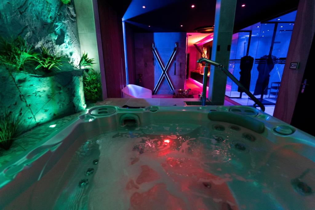 Jacuzzi - Les Secrets Rooms Bonneval