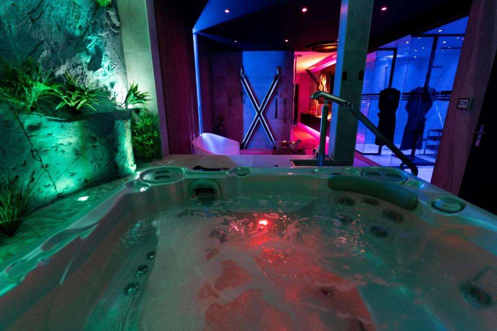 Jacuzzi - Les Secrets Rooms Bonneval