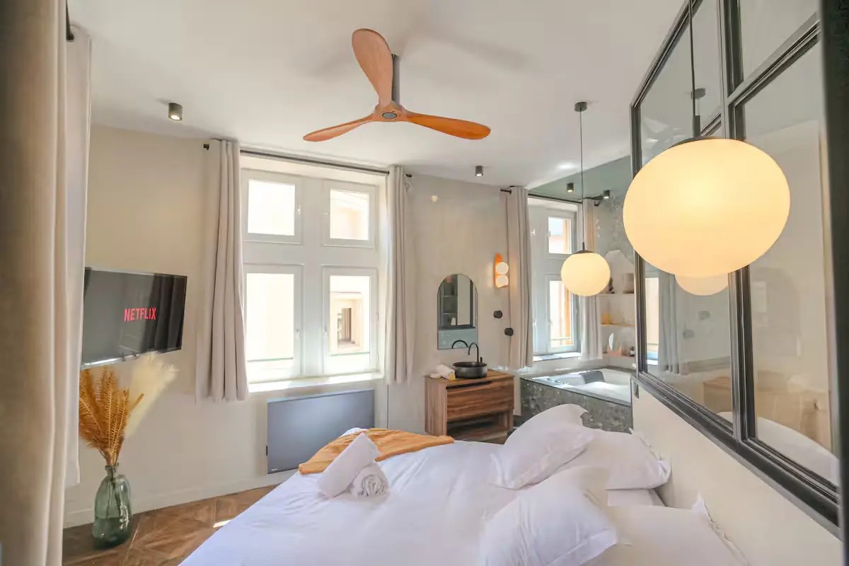 LaBolla Balnéo à Lyon - Chambre romantique pour couple