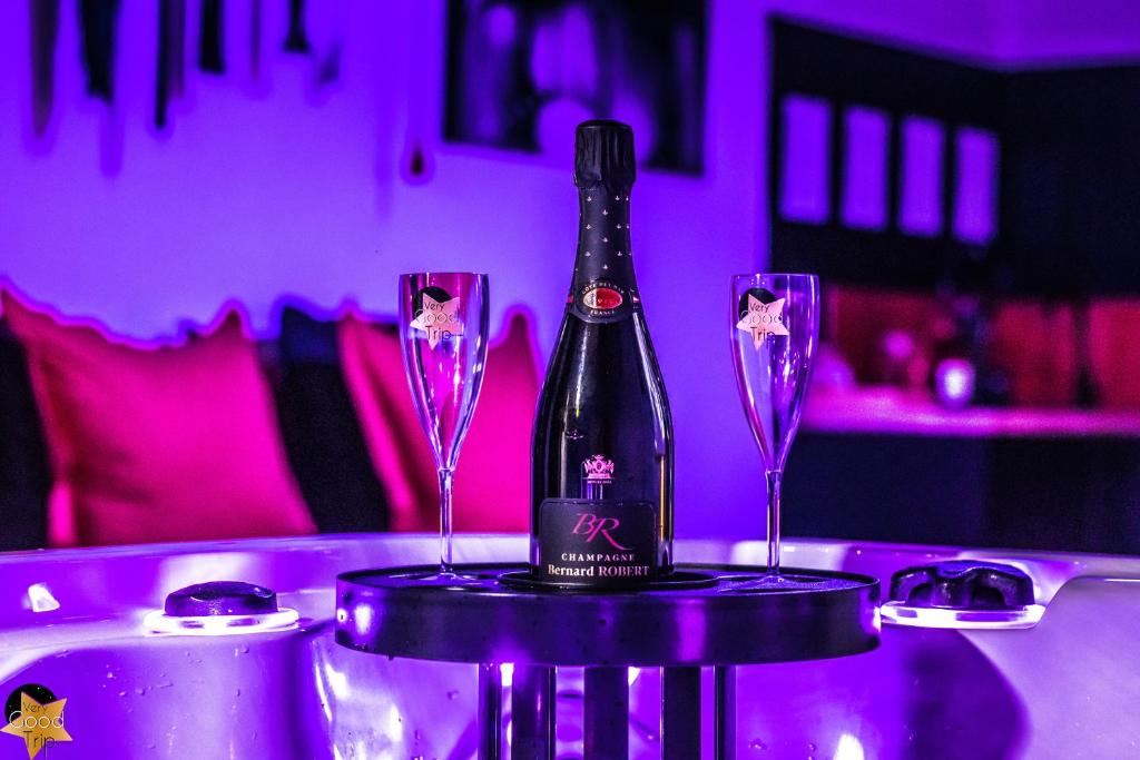 Champagne - Chambre 50 Nuances de Grey - Very Good Trip