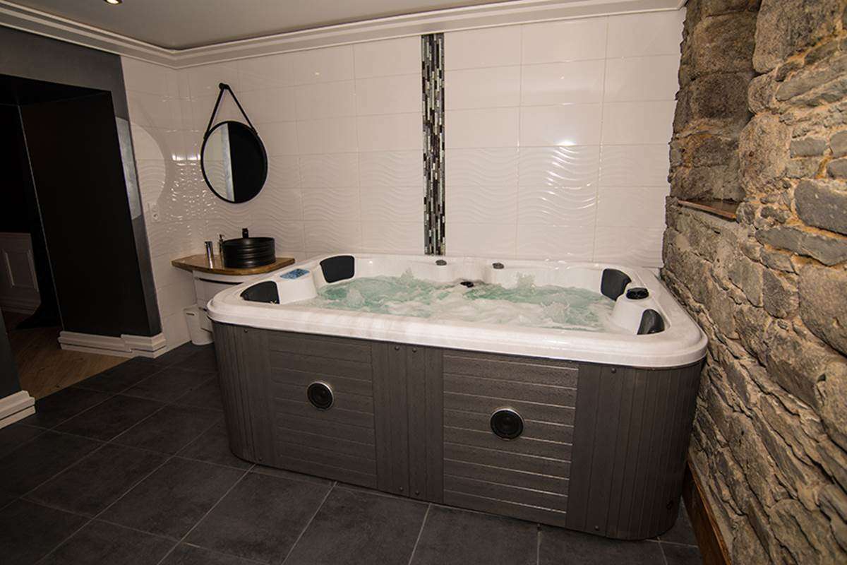 Jacuzzi - Suite Lovin'Room - Résidence du Pélican