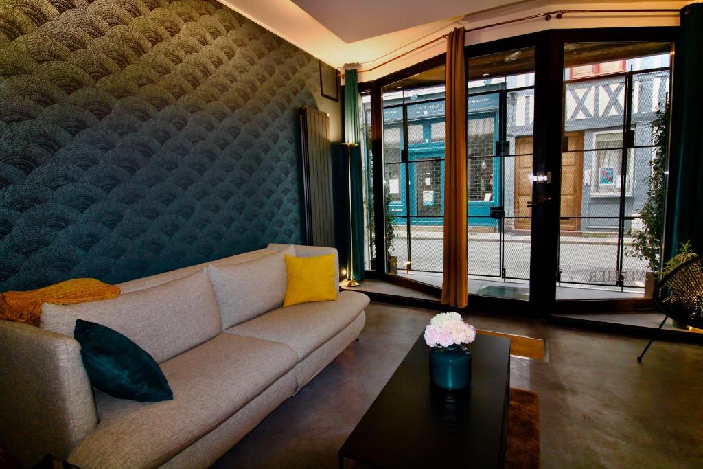 Salon - vue sur la rue - L'Atelier 1742