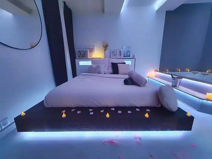Lit Flottant - Suite Wood - Les Suites B Spa