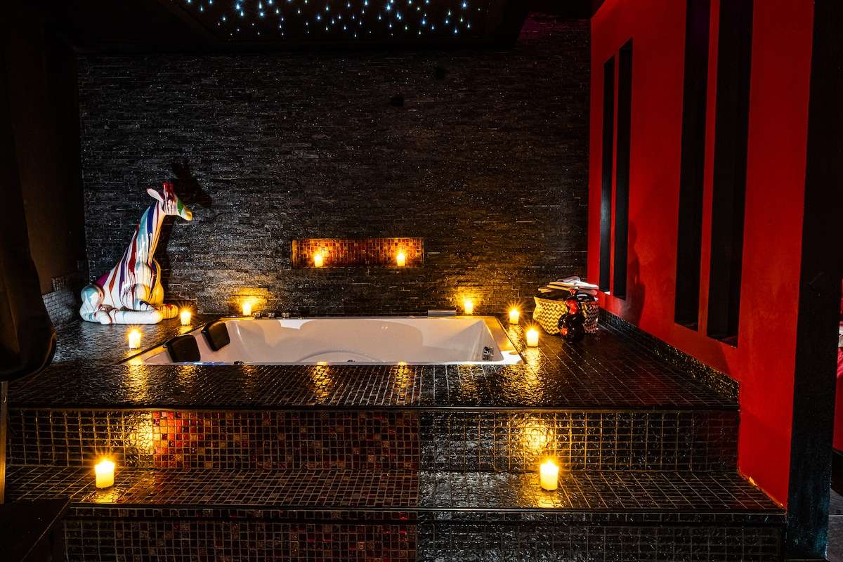 Jacuzzi - Le Boudoir des Sens - Suite Romantique Narbonne