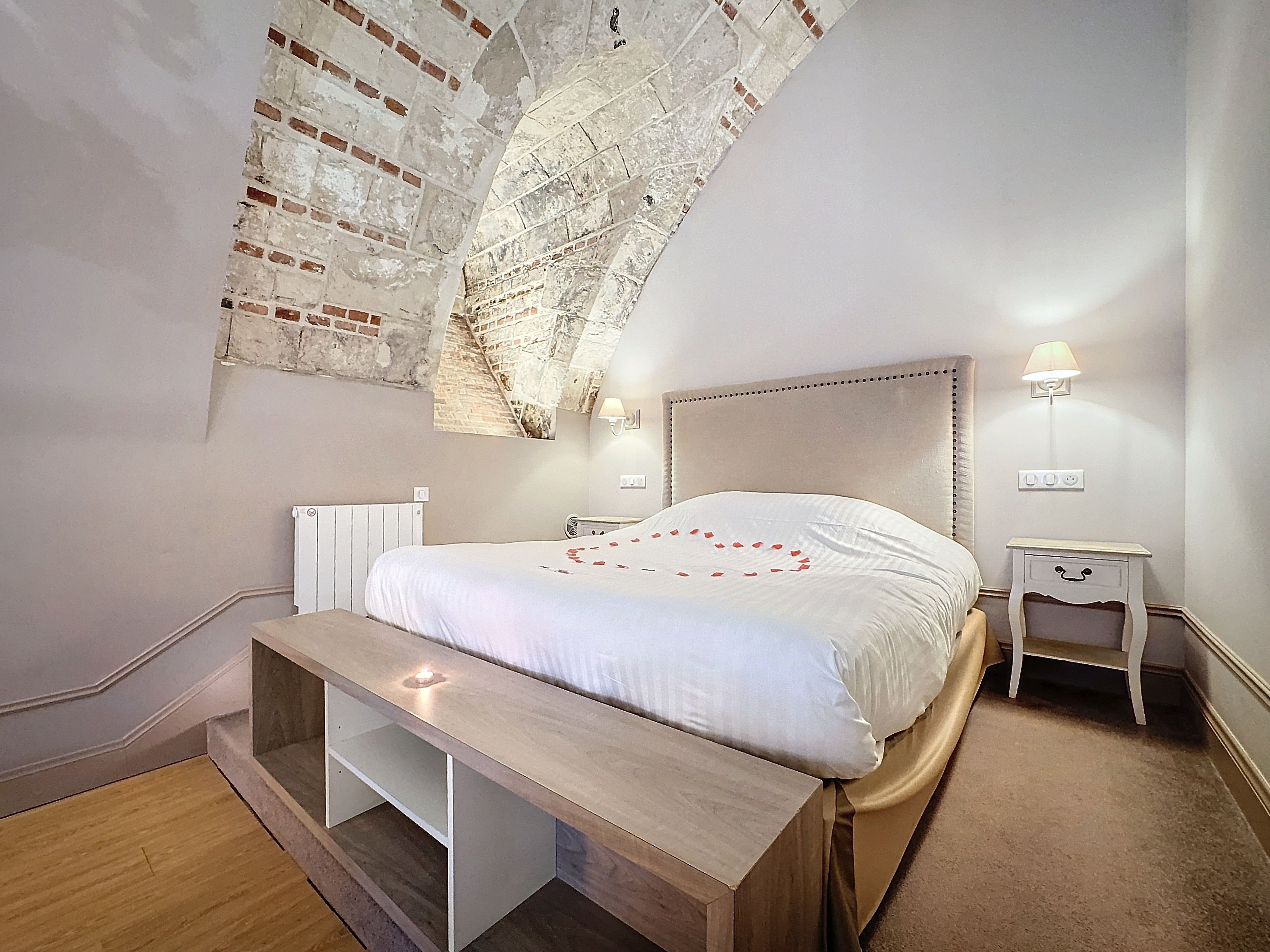 Lit King Size - La Lodge - La Parenthèse Envoûtée