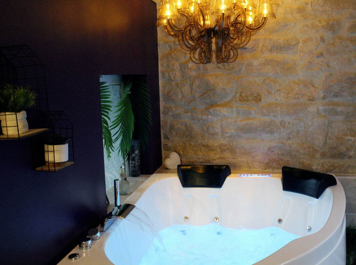 Baignoire Balnéo - L'Expérience Sensuelle - Love Appart 21