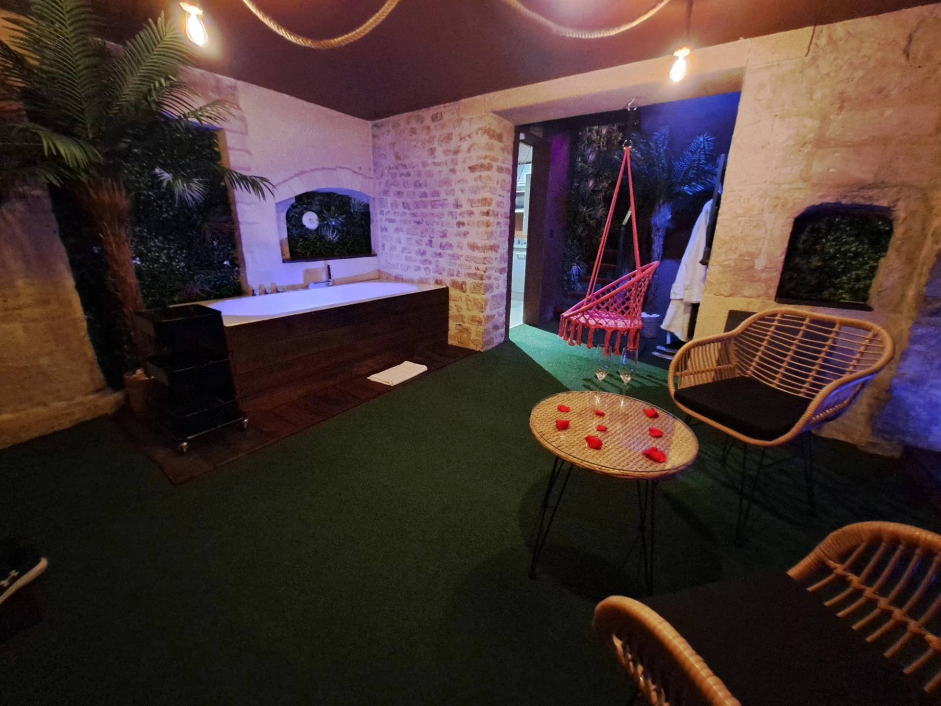 La Tropicale - Love Room