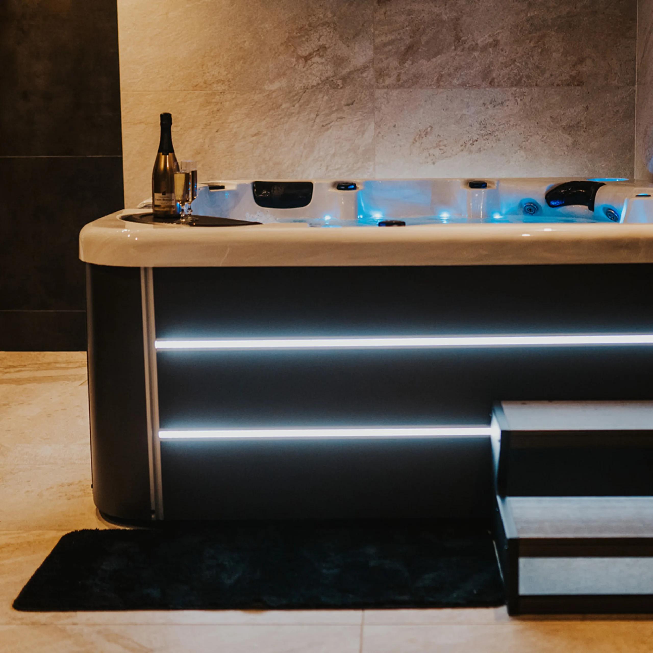 Jacuzzi - L'Inqualifiable - Les Secrets de la Casa