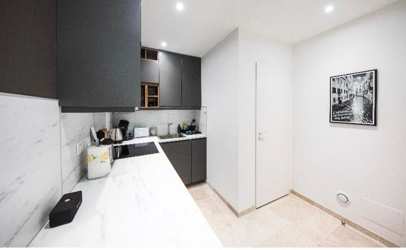 Cuisine - L'indiscrète - Love Room Tours