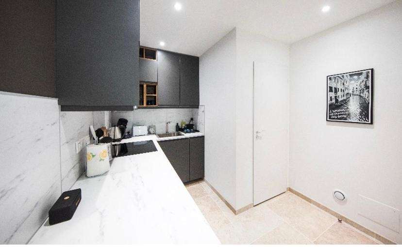 Cuisine - L'indiscrète - Love Room Tours