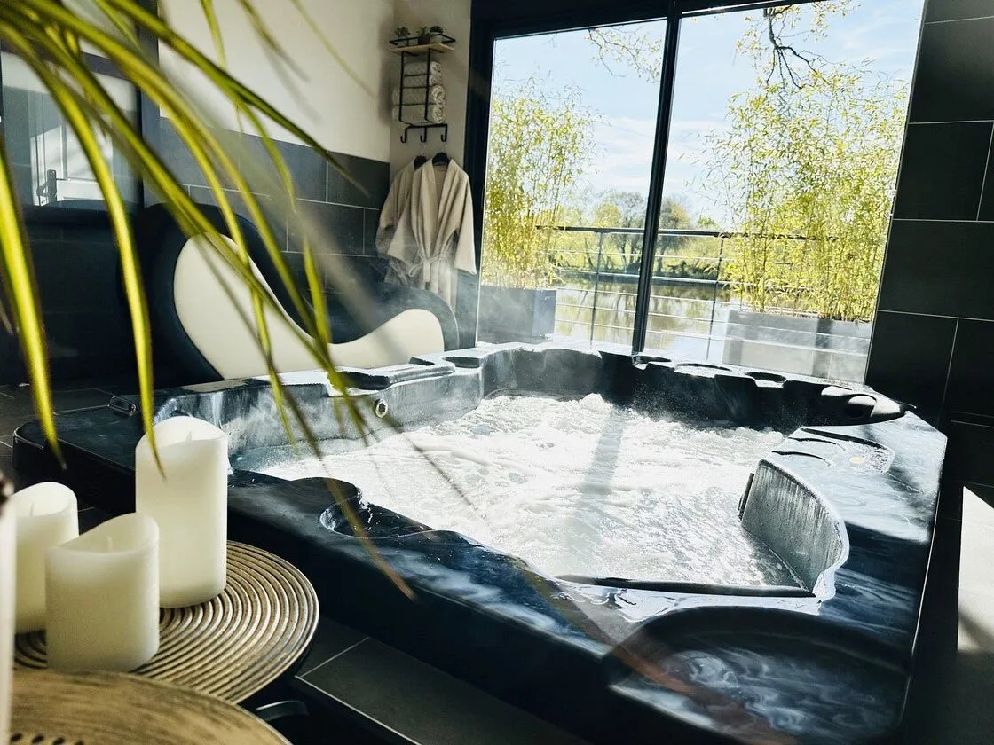 Le Colombier à Péaule avec jacuzzi privatif - Chambre romantique pour couple