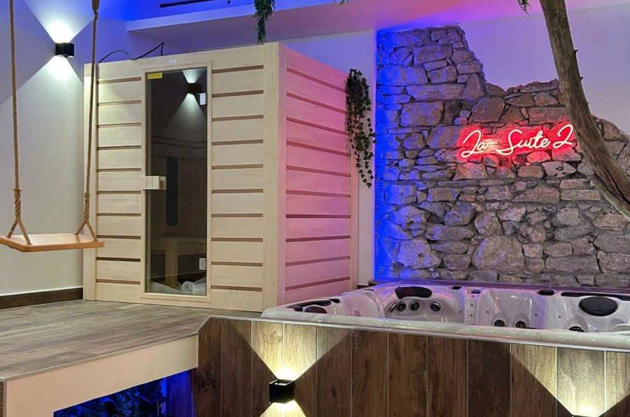 La Suite 2 Grenoble à Saint-Martin-d'Hères avec jacuzzi privatif - Chambre romantique pour couple