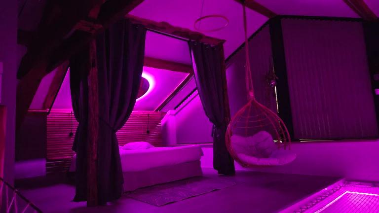 Chambre ambiance nuit - Loft Kiss - Espace Evasions