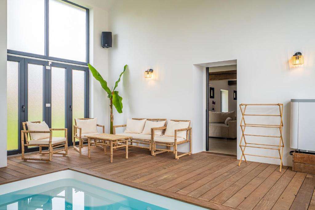 Accès Piscine - Love Room - La Grange de Clyna