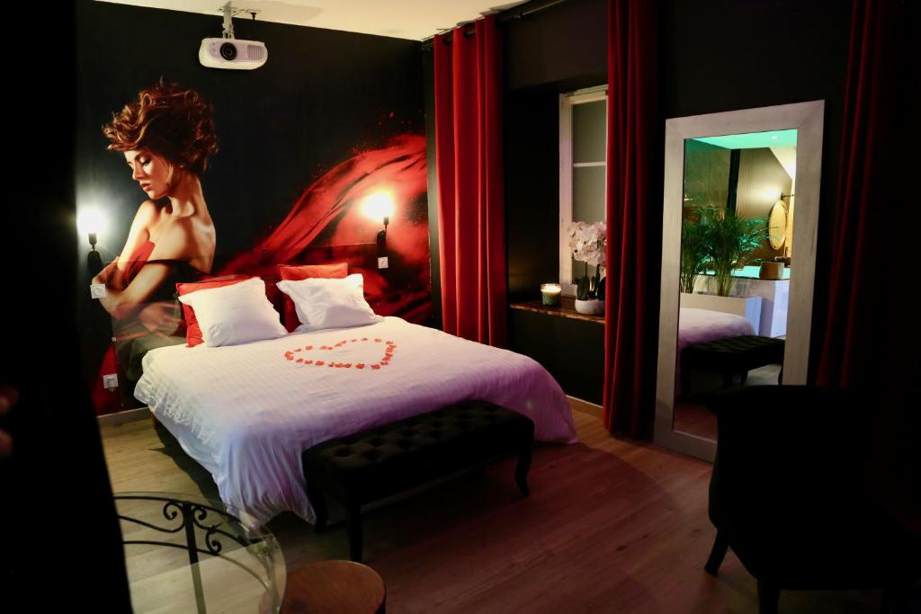 Love Room Gold à Angers - Chambre romantique pour couple