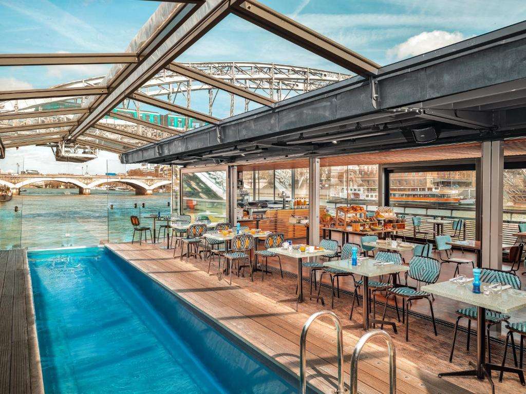 Piscine - Bar - Restaurant - Off Paris Seine