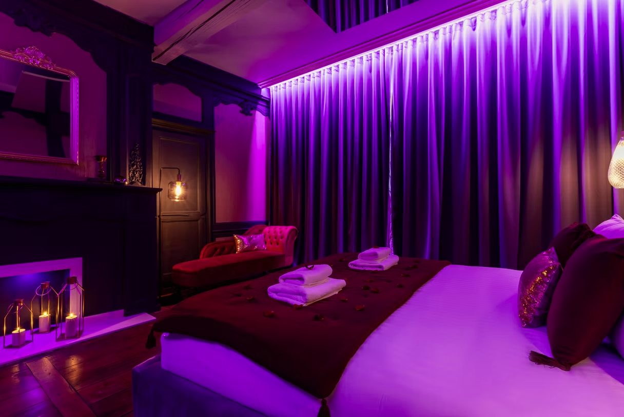 Le Love Castel à Vitré avec jacuzzi privatif - Chambre romantique pour couple