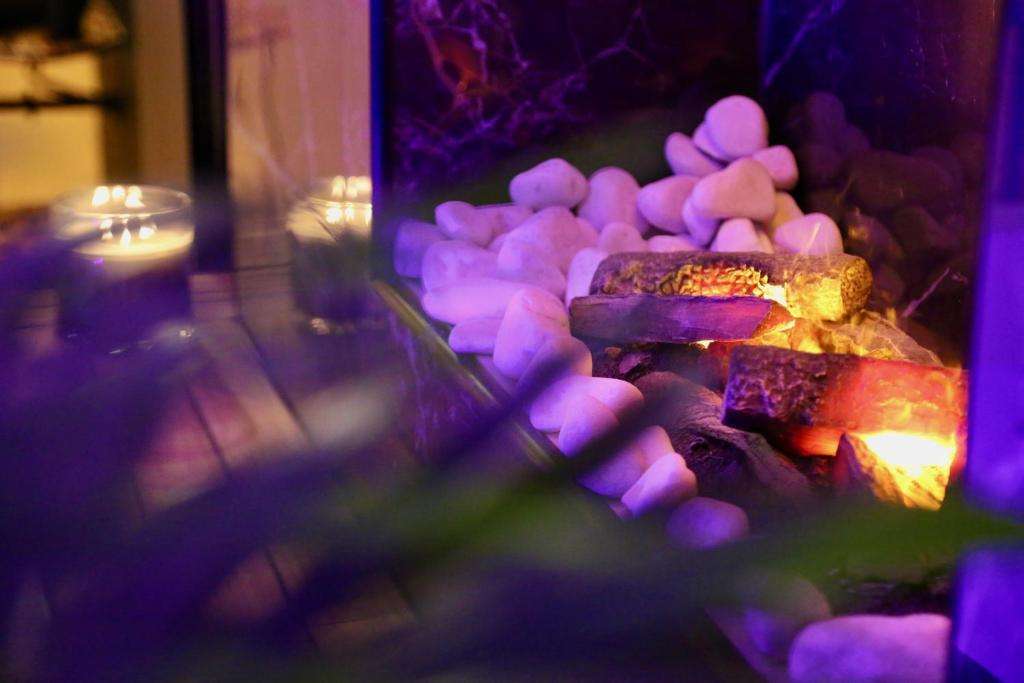 Cheminée d'Ambiance - Love Room Gold - Les Délices Rooms