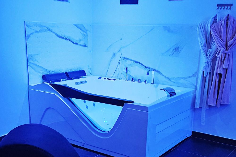 Baignoire Balnéo - La Suite Cupidon - L'Olympe des Sens