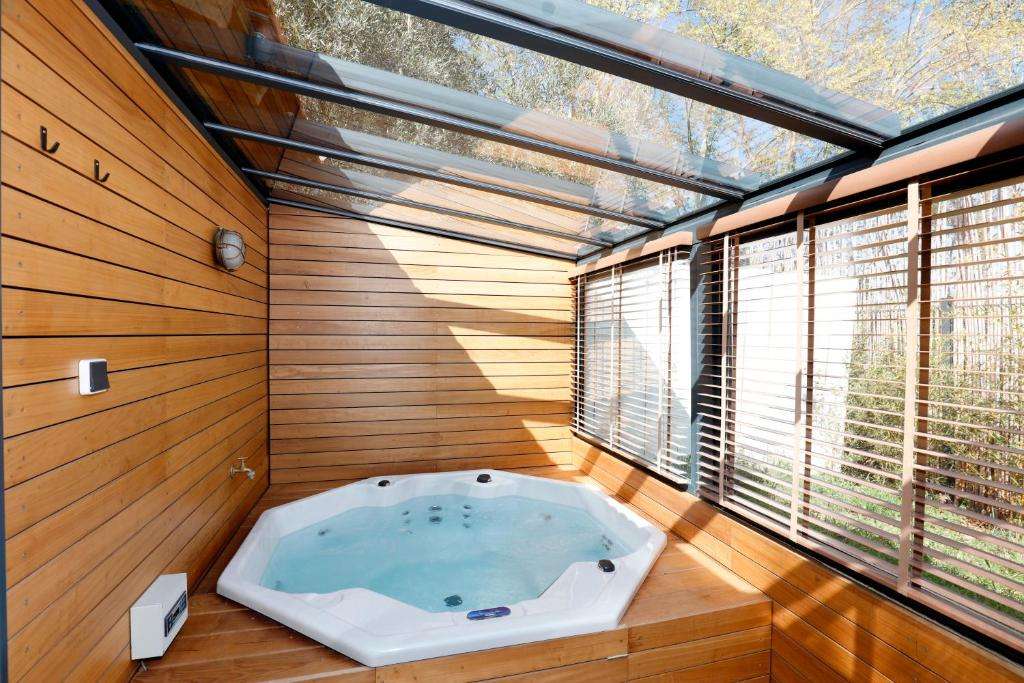 Jacuzzi - Le Mazet des Amants