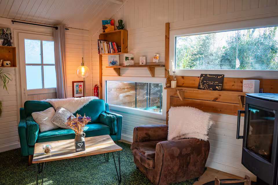 Salon & Poêle à Bois - Châlet Nature & Spa - Votre Expérience Insolite