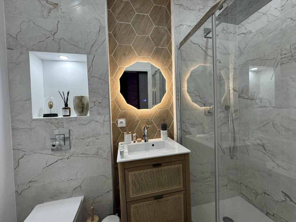 Salle d'eau - Appartement Évasion Spa - Spa Privatif Dijon