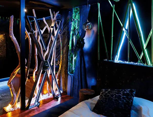 Croix de Saint André - Suite Amazone - Cupidon Love Room