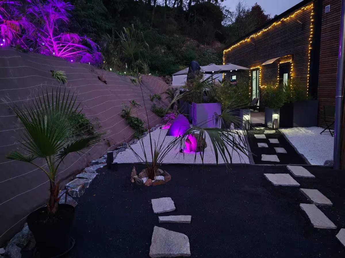 Extérieur Nuit - Love Room Valence - Maloveroom