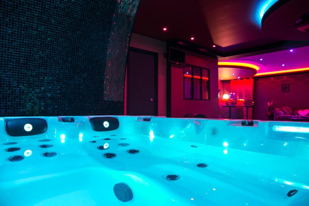 Jacuzzi - Suite Luxueuse - L'Insolite