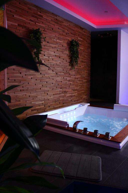 Baignoire Balnéo - Appartement Deluxe by XELA