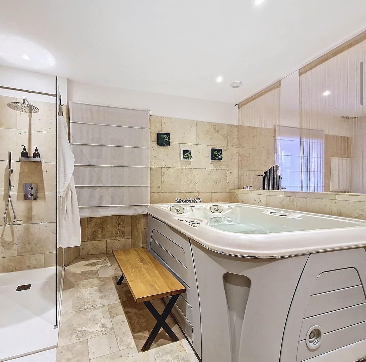 Salle d'eau & Spa - Suite n°5 en Occitanie - Le Prieuré