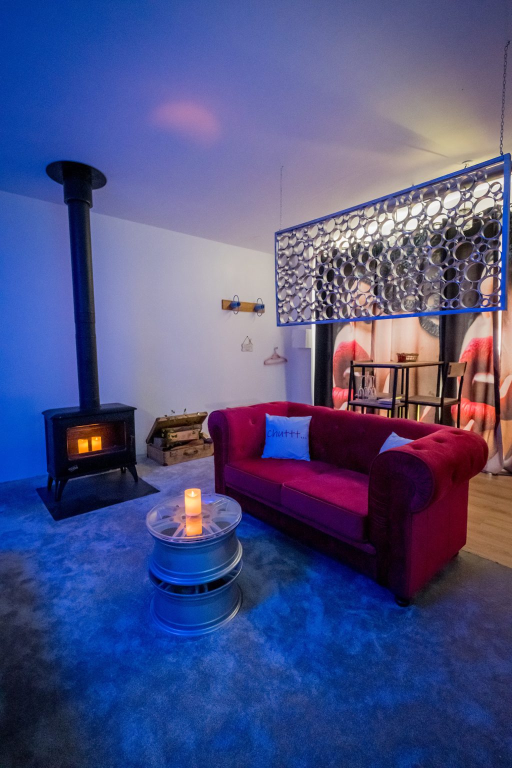 Salon avec poêle à bois - La Suite Fraise - Chuttt...