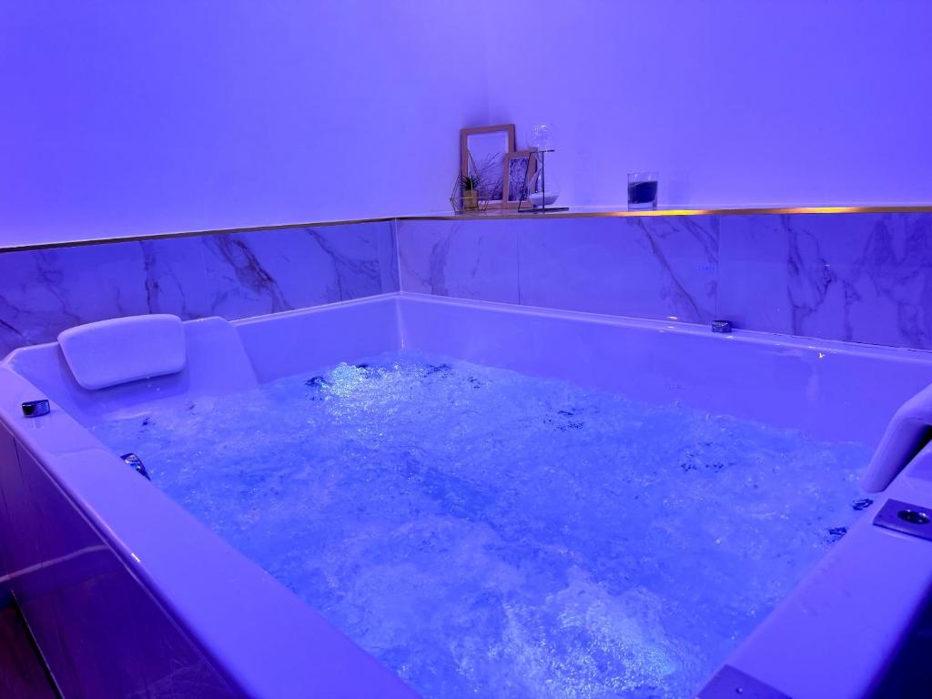 Baignoire Balnéo - Appartement Harmonie Spa - Spa Privatif Dijon