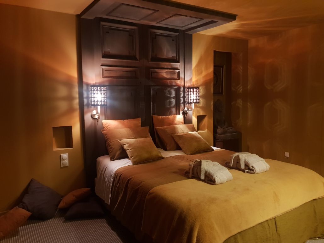 Suite Patio Balinais - Château Duo à Livron-sur-Drôme avec jacuzzi privatif - Chambre romantique pour couple